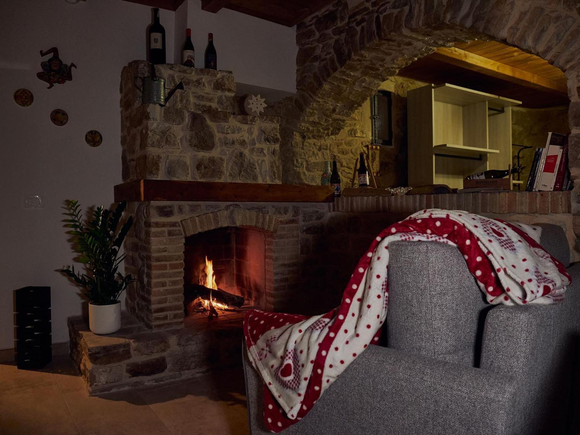 Il Cortiletto Del Borgo Bed & Breakfast Pietra Montecorvino ภายนอก รูปภาพ