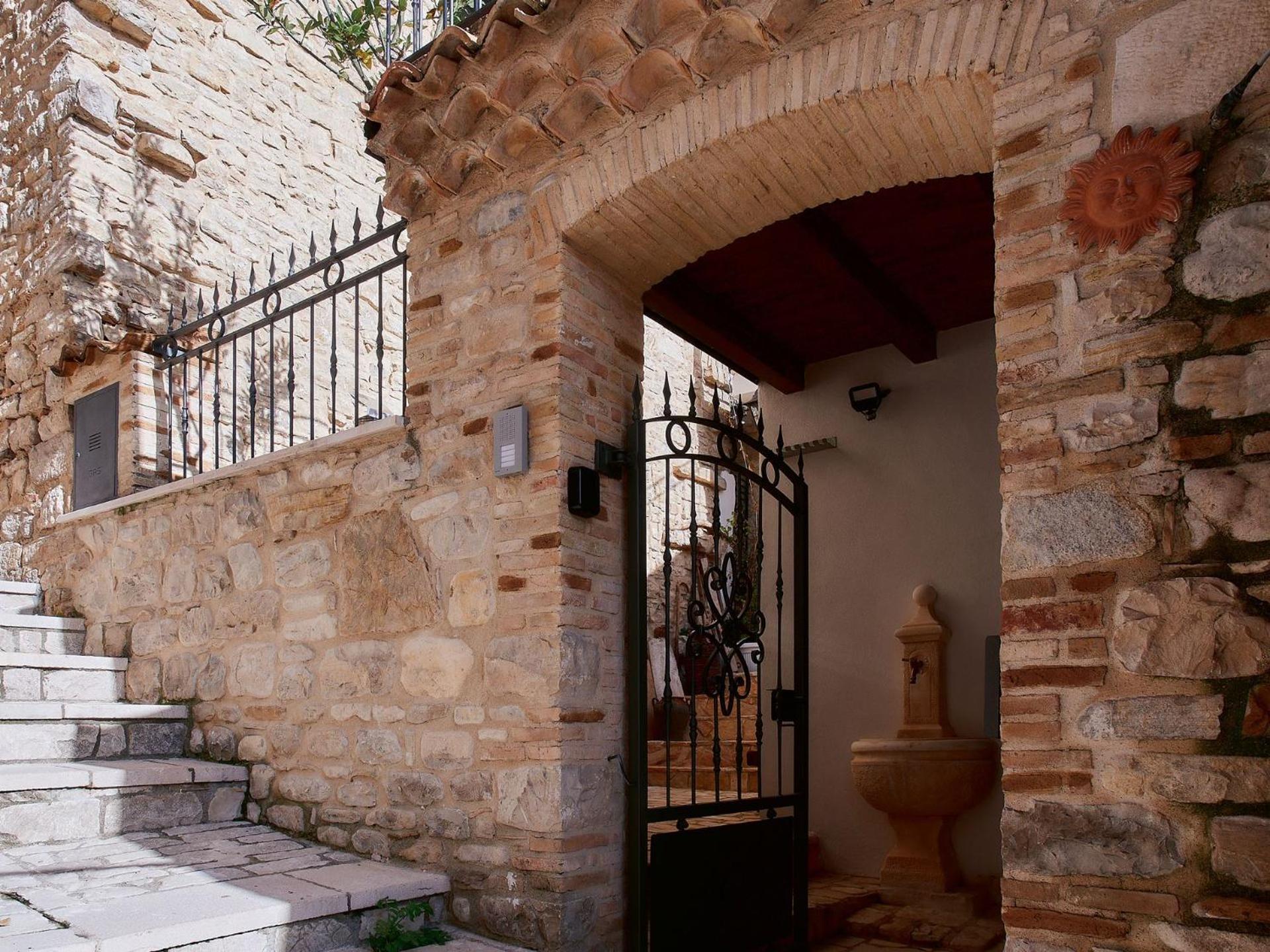 Il Cortiletto Del Borgo Bed & Breakfast Pietra Montecorvino ภายนอก รูปภาพ