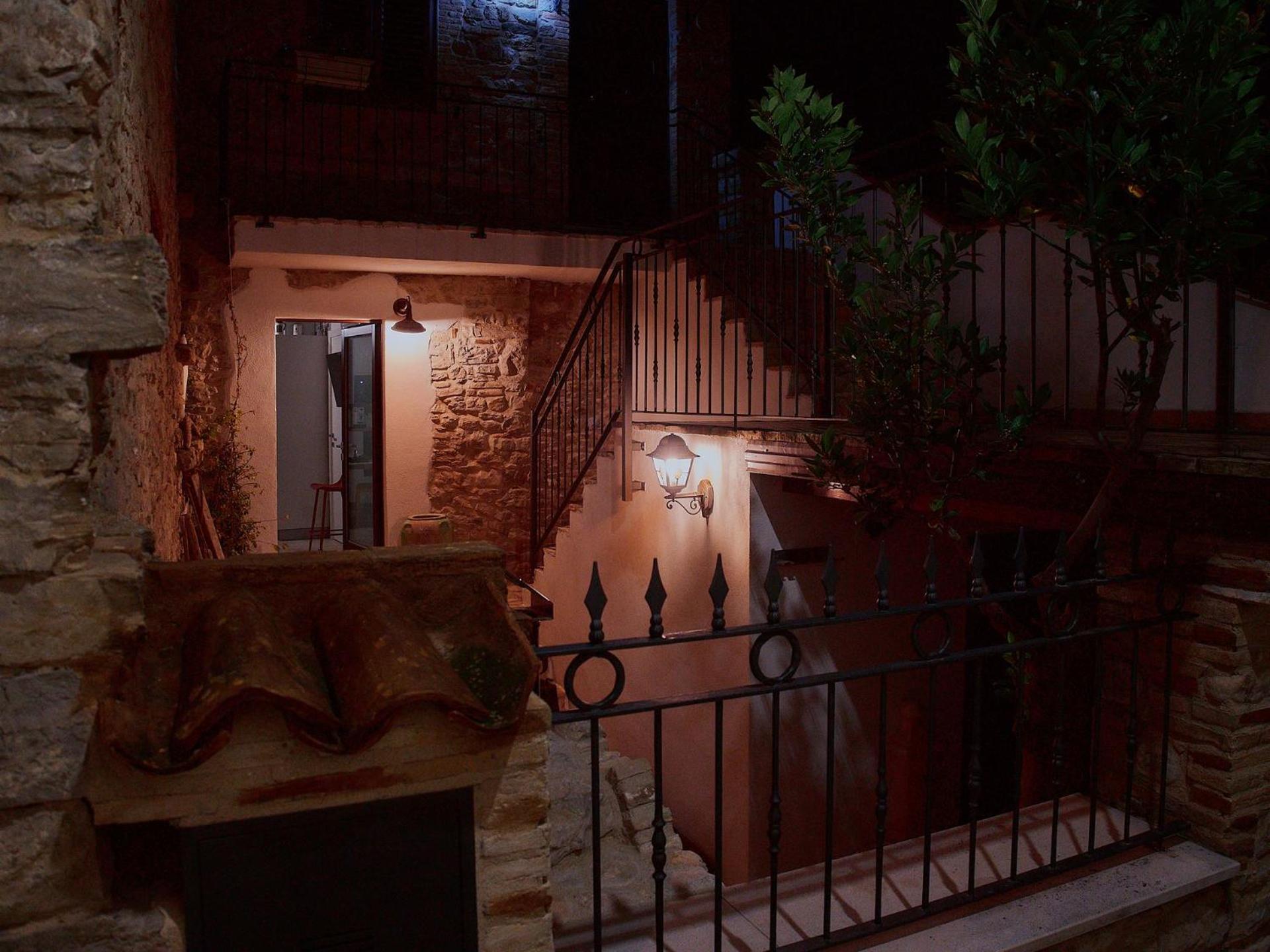 Il Cortiletto Del Borgo Bed & Breakfast Pietra Montecorvino ภายนอก รูปภาพ